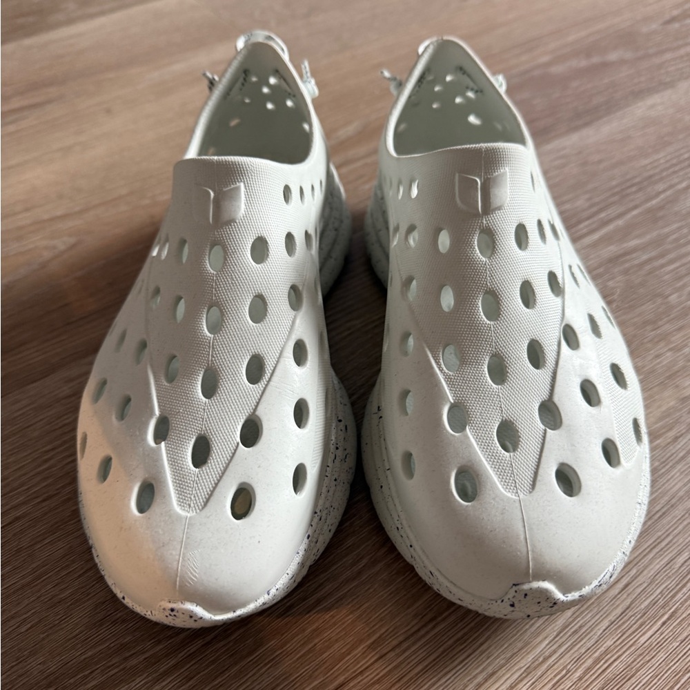 Kane revive recovery shoe in cloud grey purple speckle
m6/w8